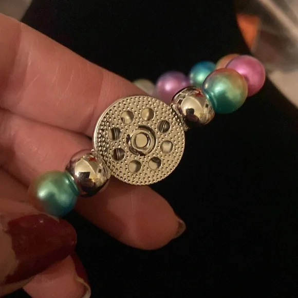 - HD Rainbow Beaded Bracelet - Picture 4 of 5